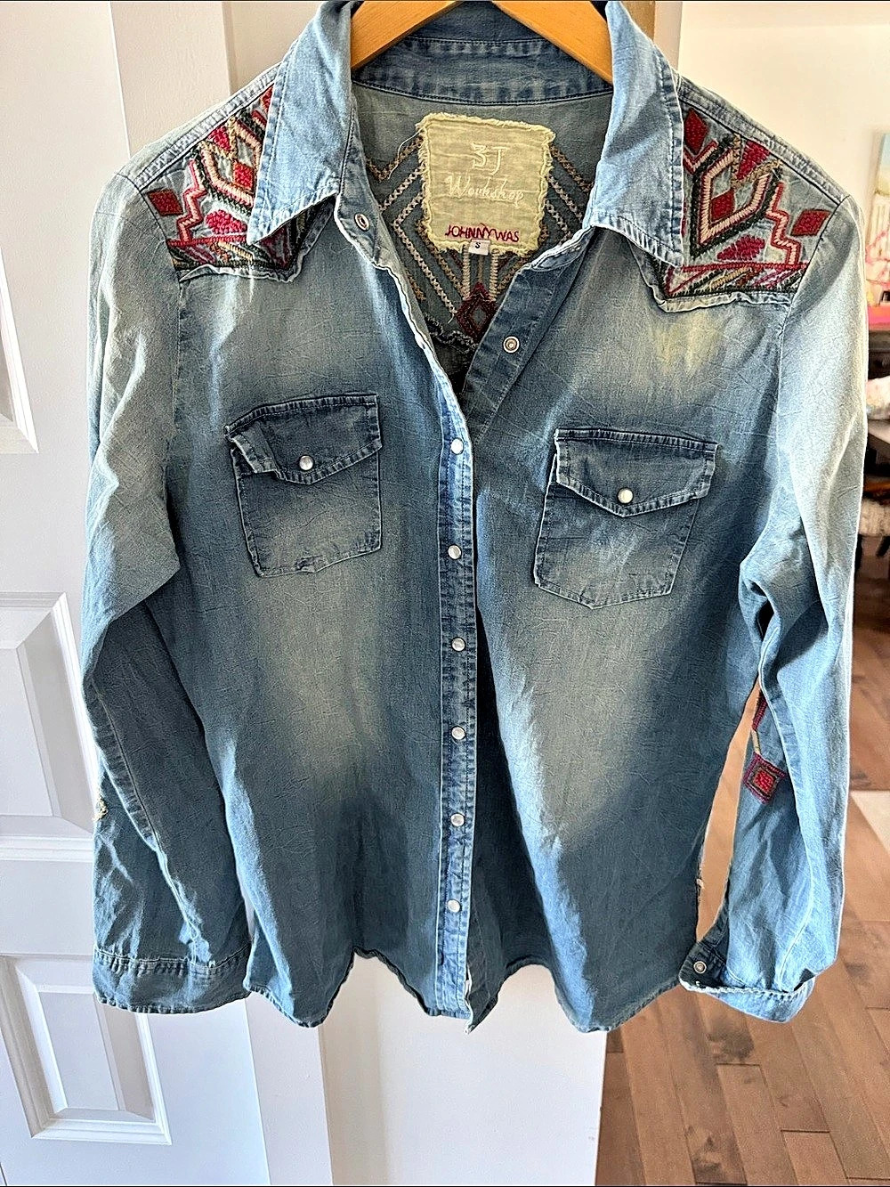 Johnny was Embroidered Denim Button Down in Blue & Red Like New size S